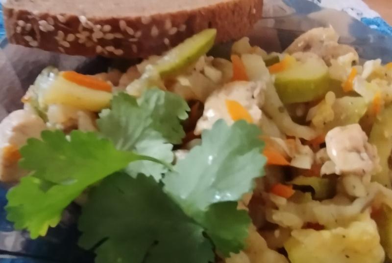 Овощное рагу с курицей и кабачком