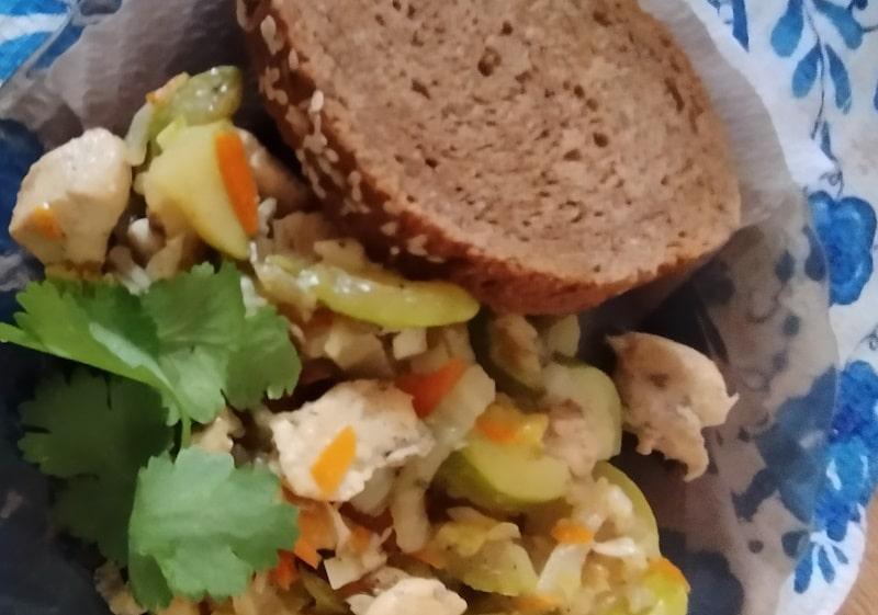 Овощное рагу с курицей и кабачком