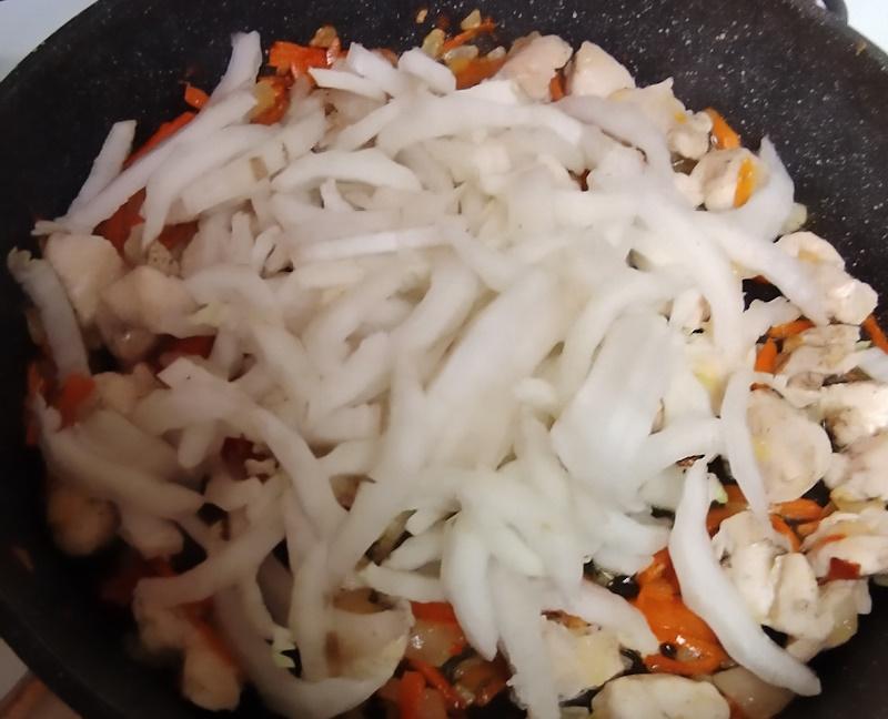 Овощное рагу с курицей и кабачком