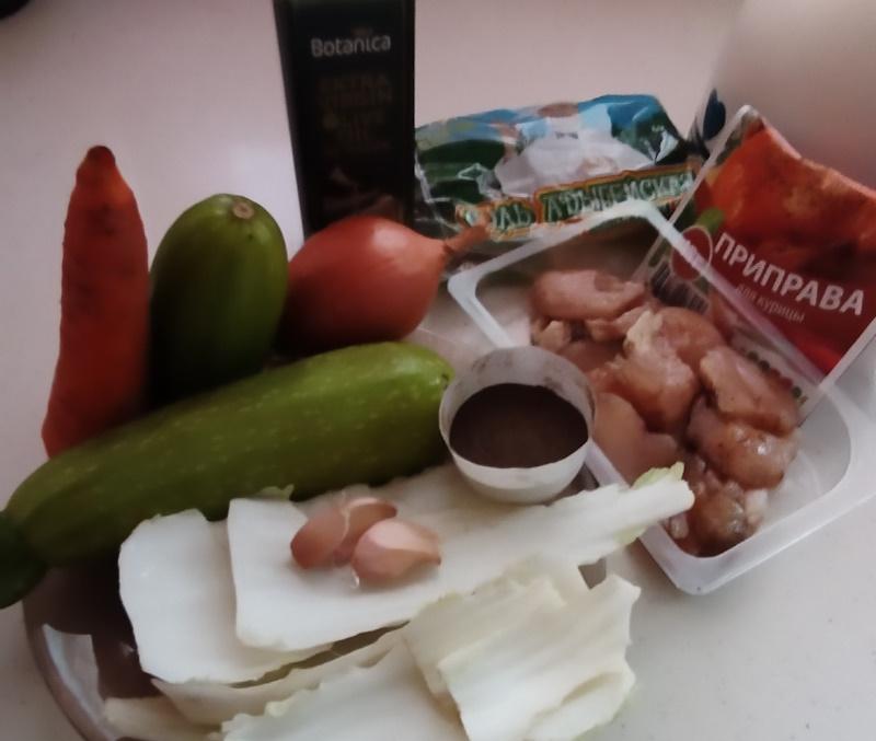 Овощное рагу с курицей и кабачком